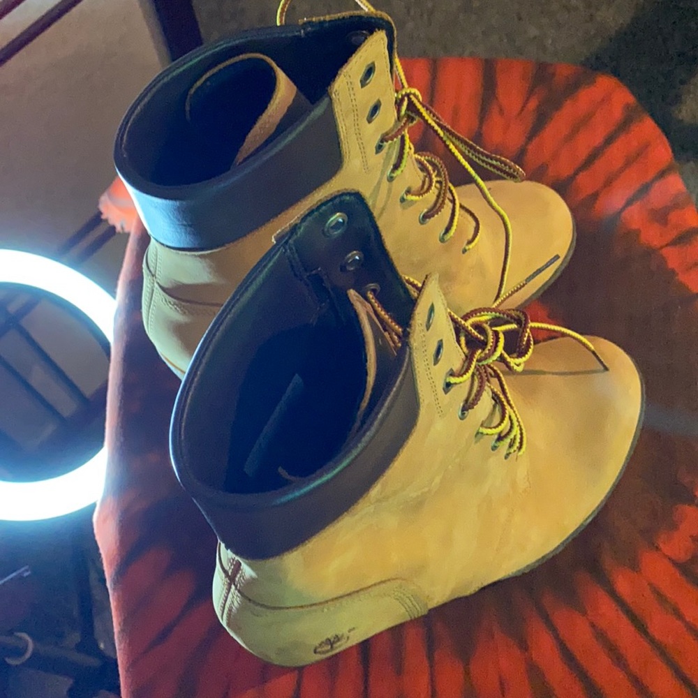 TAN TIMBERLANDS